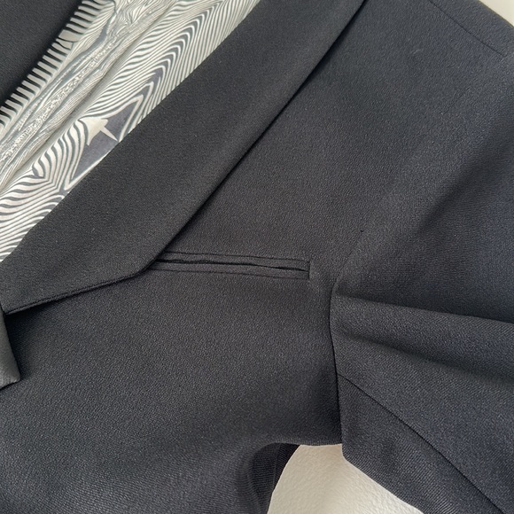 EUC - LEIFSDOTTIR crepe and satin peplum tuxedo jacket. Size 2. - Picture 9 of 16